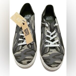 NIB Steve Madden women’s Size 7.5W NYC Camo green sneakers with 1 1/2” heels